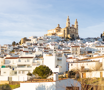 panoramica del pueblo de olvera considerado la puerta de la ruta de los pueblos blancos en la provincia de cadiz espana